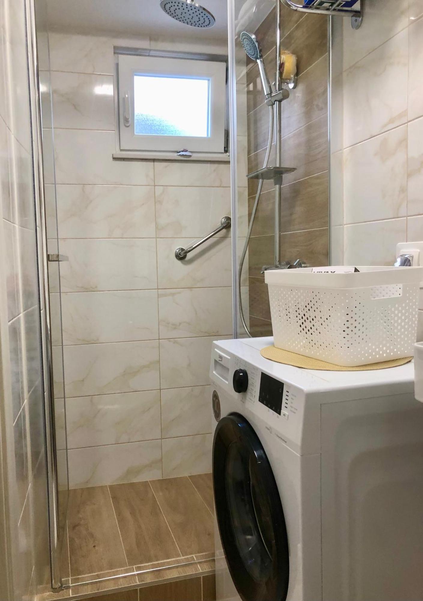 Apartman Blue Moon Split- Free Parking Екстер'єр фото