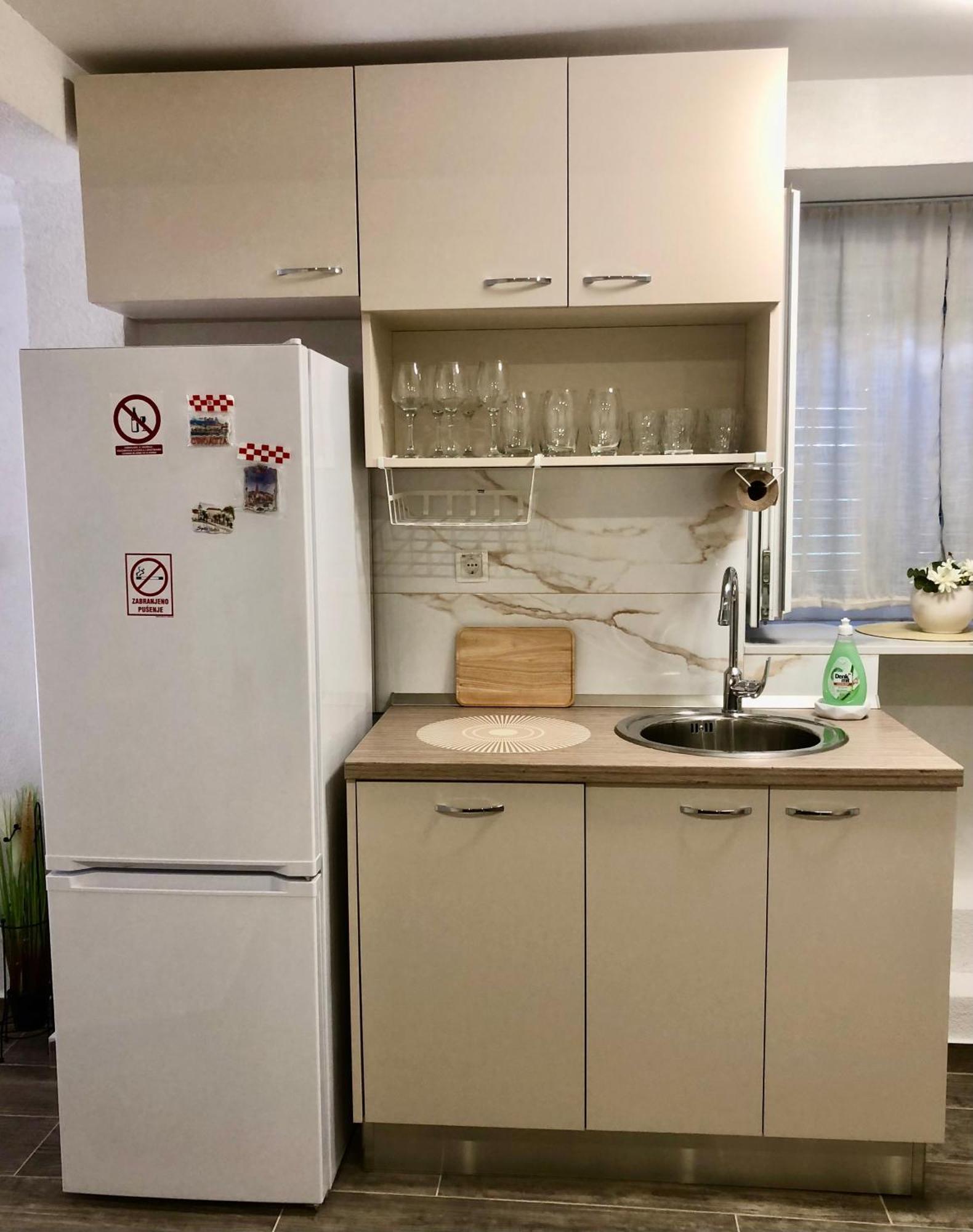 Apartman Blue Moon Split- Free Parking Екстер'єр фото