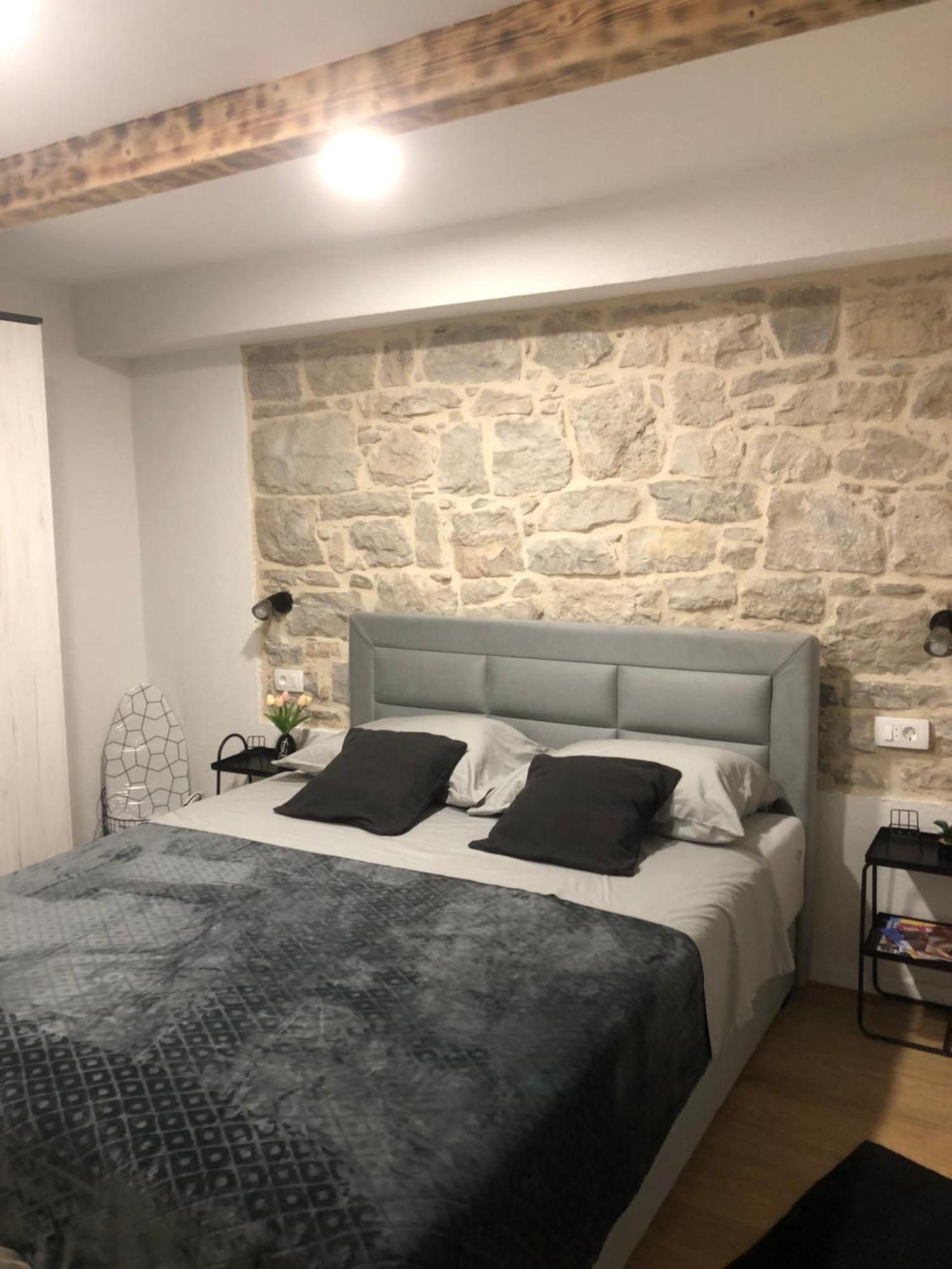 Apartman Blue Moon Split- Free Parking Екстер'єр фото